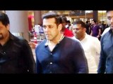 Dashing Salman Khan SPOTTED At Mumbai Airport