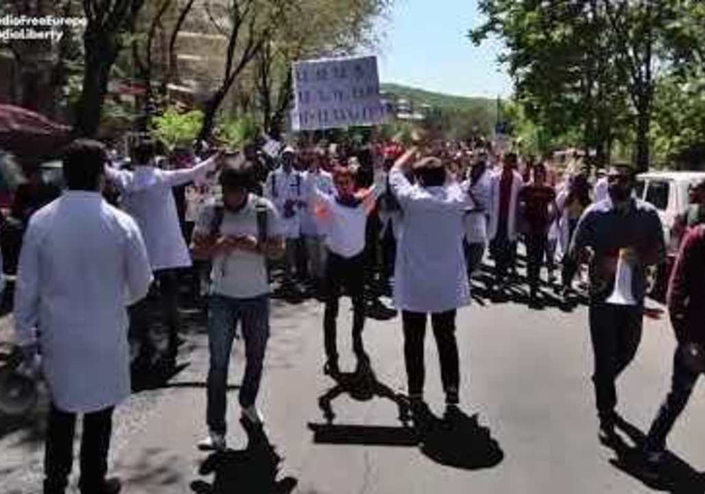Hundreds of Students Join Anti-Government Protests in Armenian Capital as Election Announced