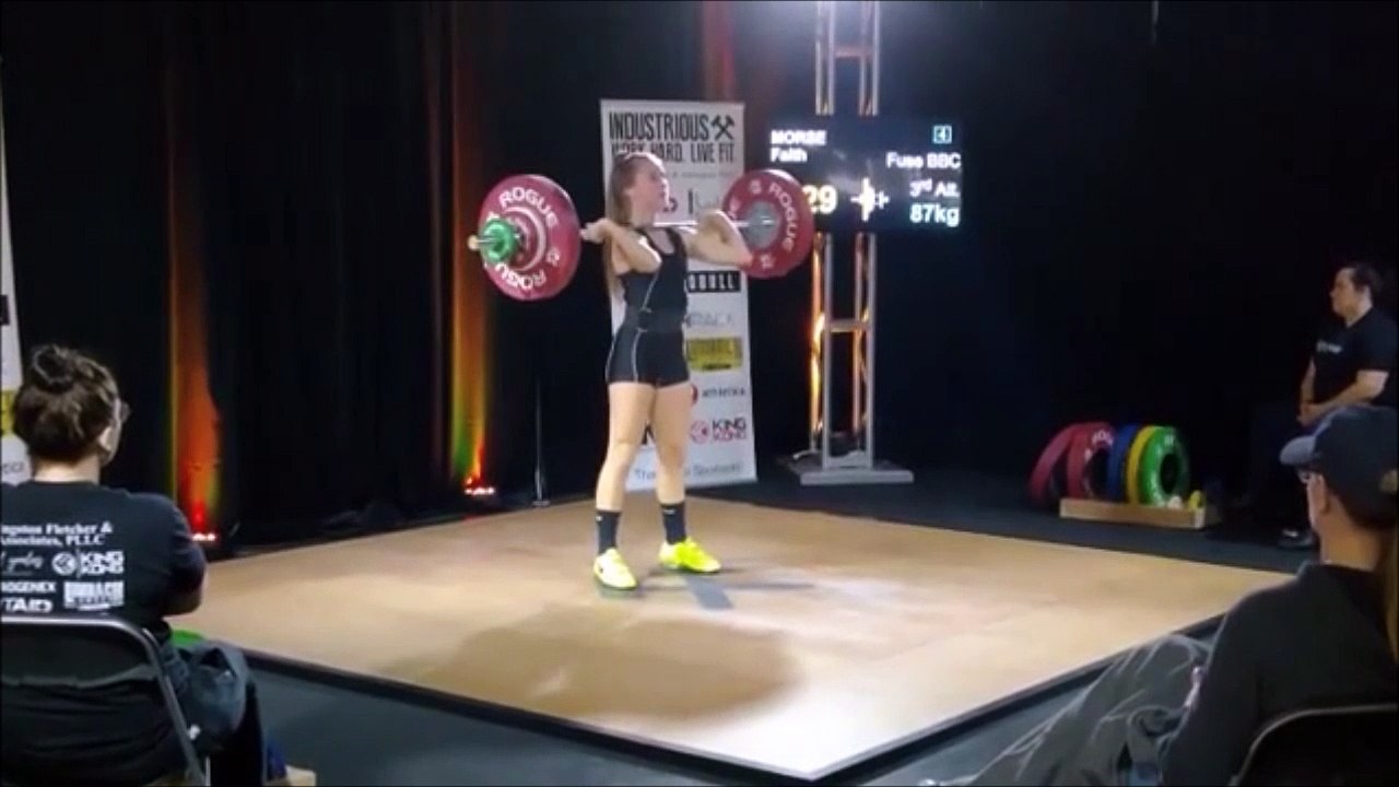 Cette demoiselle rate son soulevé mais fini à merveille... Joli