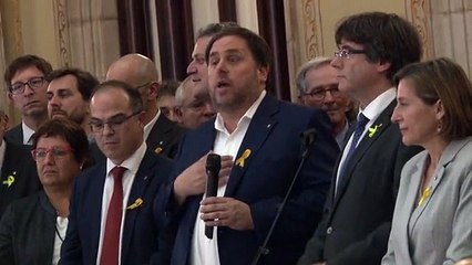 Junqueras parla a les escales del parlament el 27 d'octubre de 2017