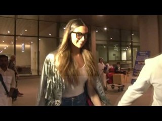 HOT Deepika Padukone SPOTTED At Mumbai Airport