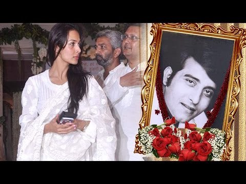 Malaika Arora Attends Vinod Khanna's Prayer Meet