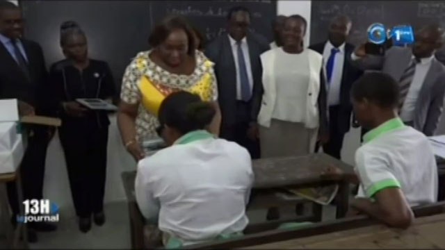 Une délégation de la Fondation Sylvia Bongo Ondimba a procédé à la distribution de moustiquaires imprégnés aux élèves non voyants de plusieurs établissements d’enseignement secondaire de N’toum