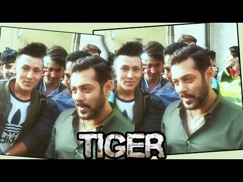 Salman Khan POSES With Austria Fans - Tiger Zinda Hai