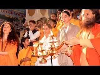 Deepika Padukone Seen Worshipping at the Parmarth Niketan Ashram