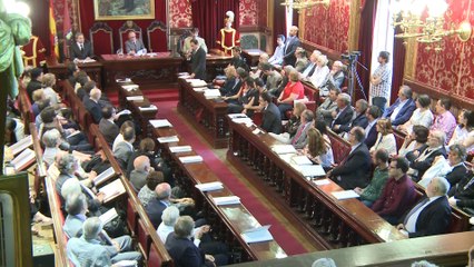 El Ayuntamiento de Madrid revive la investidura de Tierno Galván