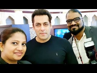 Salman Khan With Photographer Haneef Kumaranellur At Abu Dhabi Airport
