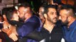 Salman Khan & Sanjay Dutt HUGS & KISSES At Ambani's Ganpati Celebration 2017