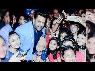 Salman Khan's Heartwarming Moment with Kids 🤗