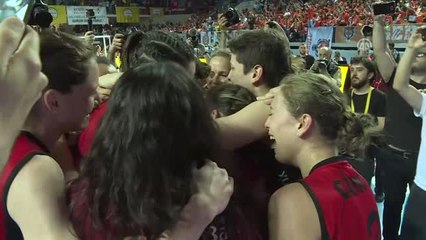 Vakıfbank Şampiyonluk Kupasını Kaldırdı