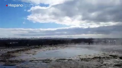 Vea la poderosa erupción de unos de los varios geysers que hay en Islandia