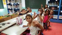En Direct de la Réunion à la Saline les Bains avec les élèves de l'école Les Filaos qui participent aux ateliers radio et presse de l'AFTRR !