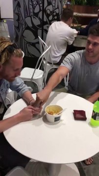 La blague à faire à vos potes qui sont toujours avec leur téléphone