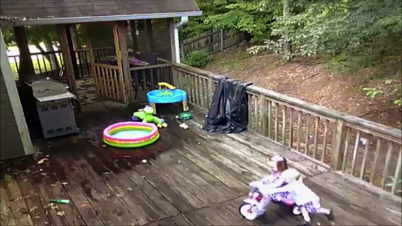 Ce papa vient au secours de ses enfants mais c'est lui qui va avoir besoin d'aide