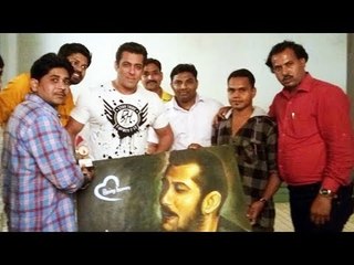 Akshok Nanak And Blood Call Center Team Gift Salman Khan a Painting