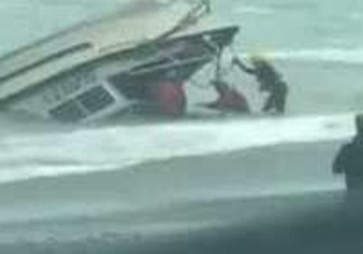 Bystanders Help Rescue Man Trapped in Capsized Boat on Oregon Coast