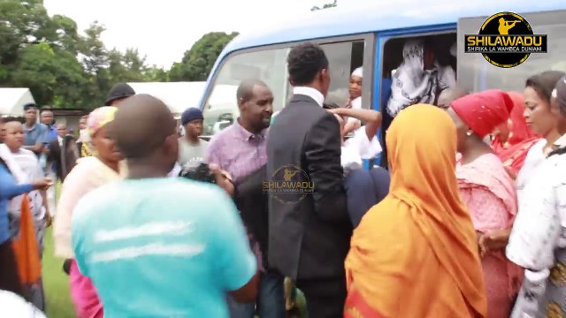 MTOTO WA AGNESS MASOGANGE PAMOJA NA BABA WA MTOTO VIWANJA VYA LEADRES.