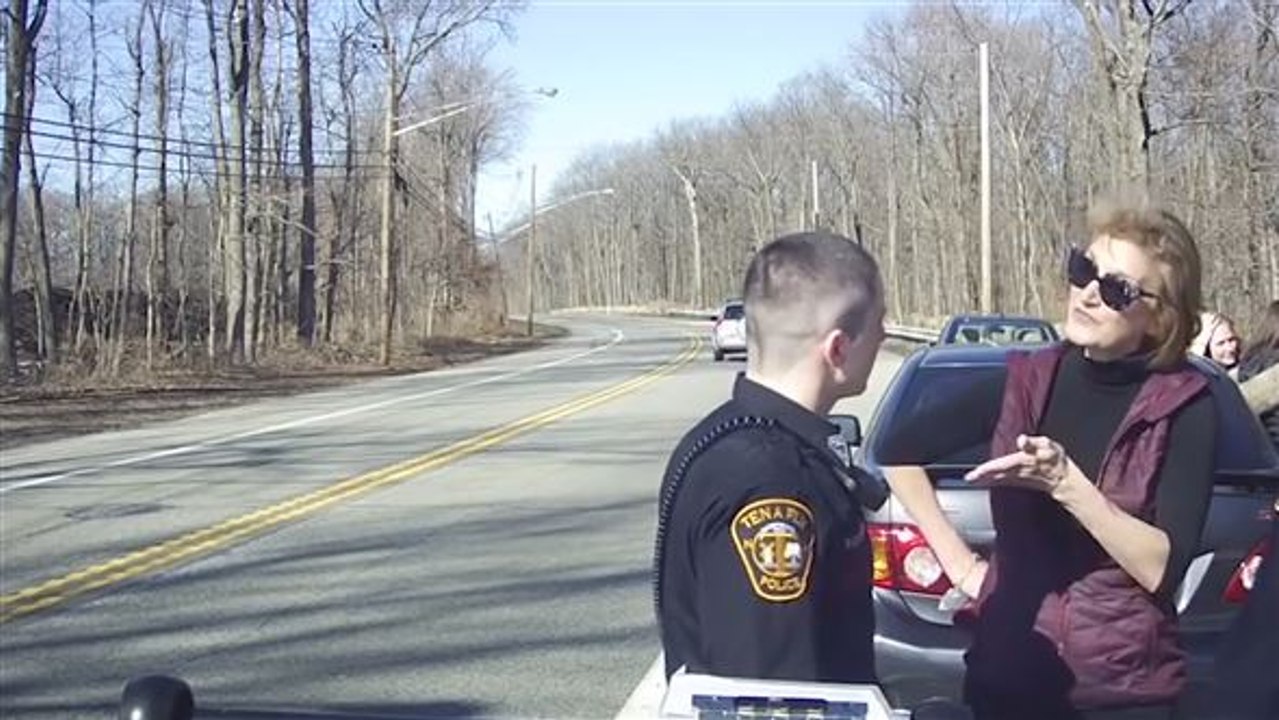 Arroganzanfall: mutter scheitert bei einschüchterungsversuch