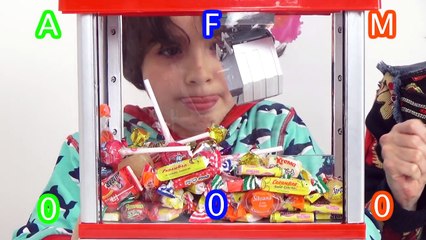 FÊTE FORAINE à la MAISON - CHALLENGE BONBONS & Machine à pinces - Qui en attrapera le plus -