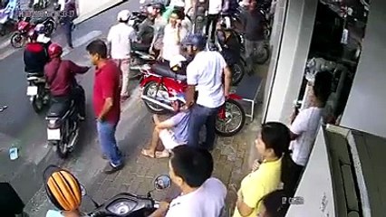 Bắt băng nhóm chuyên dàn cảnh va chạm, trộm tài sản của người đi đường