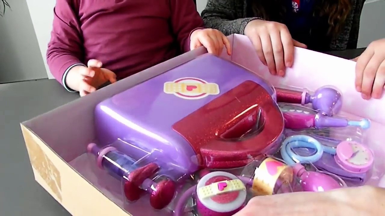 Ouverture de la malette du Docteur La Peluche ! (Unboxing)