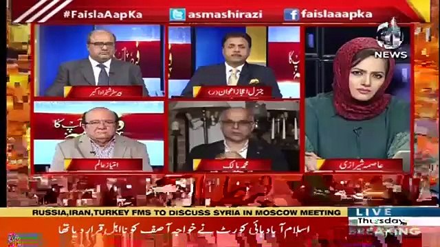 Pehlay Apna Grebaan Tu Dekho- Mohammad Malick Bashes Ahsan Iqbal Over His Statement Against CJP