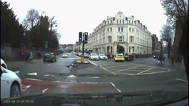 Un cycliste poursuivi par la police et arrêté par des passants à Cardiff