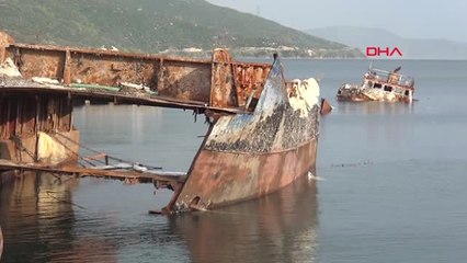 Balıkesir Batan Geminin Su Altında Kalan Kısmı Balonlarla Su Yüzüne Çıkarıldı