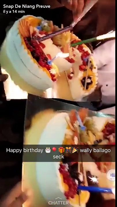 Birthday de Wally Seck- Sa famille, ses amis et ses fans lui font une surprise!