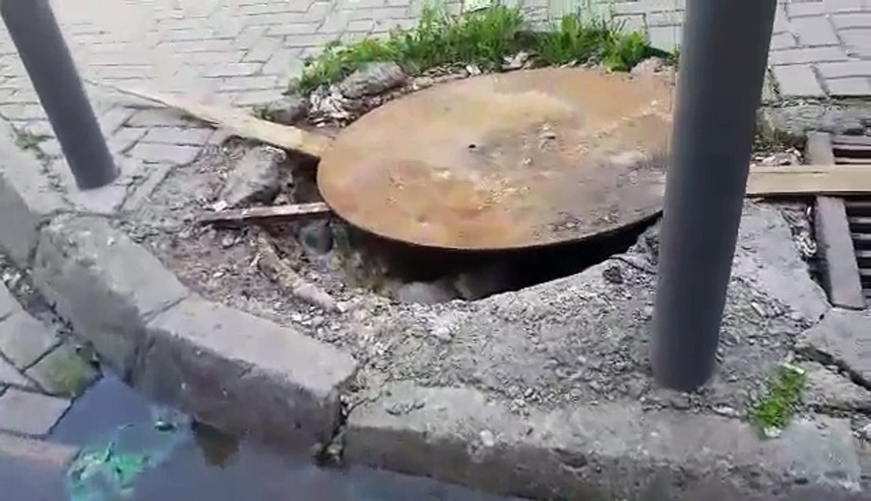 Ujërat e zeza në rrugën "Rexhep Luci" (2)