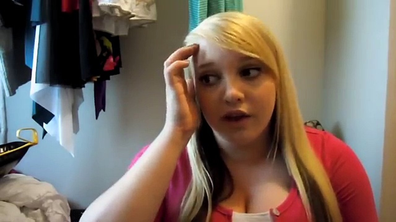 Pregnant 33 Weeks teen show huge belly in bed room