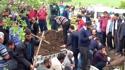 Aynı kuyuda boğuldular, aynı mezarlıkta yan yana defnedildiler