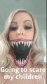 Une maman fait peur à ses enfants avec un maquillage dHalloween