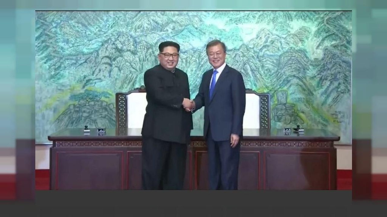 Una storica stretta di mano riunisce le due Coree