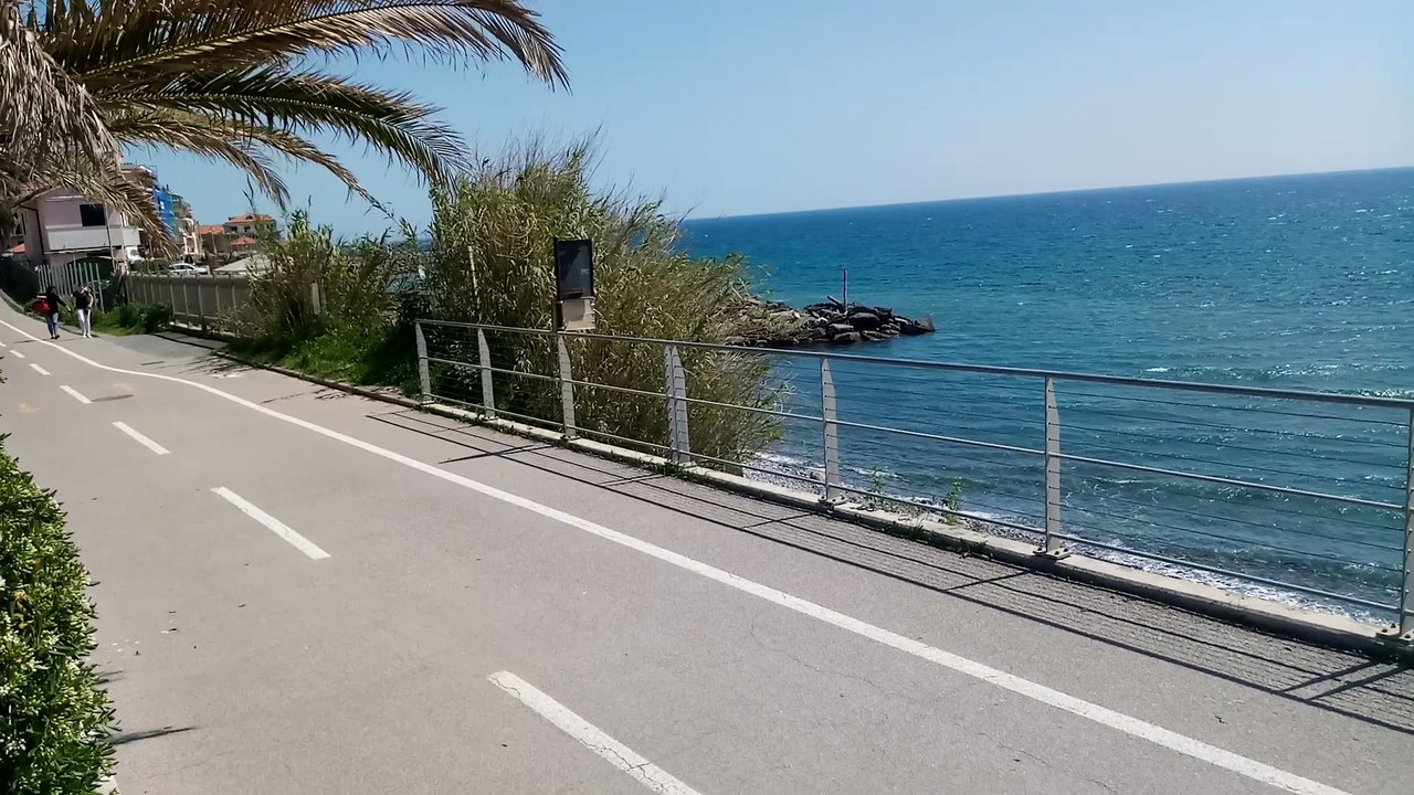 Wind surf nella Riviera dei Fiori, Da Albergo Ristorante Lucciola.