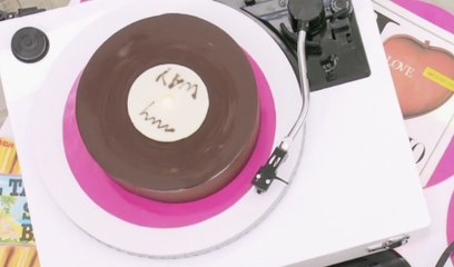 Un sublime gâteau en forme de vinyl ! (Meilleur Pâtissier) - ZAPPING CUISINE BEST OF DU 01/05/2018