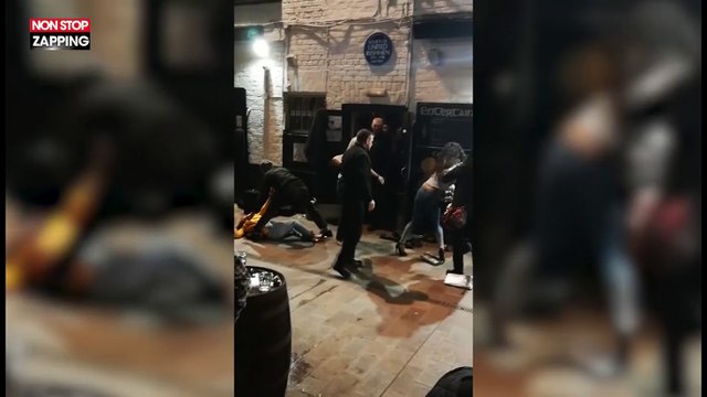 Irlande du Nord : violente bagarre entre un videur et 3 filles ivres (vidéo)