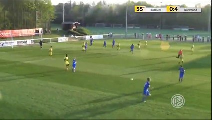 Tem 13 anos, joga em equipa de sub-17 e faz maravilhas como as de Ronaldo