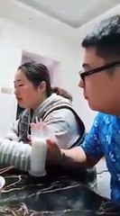 Une blague de paille et du lait qui dégoûte !
