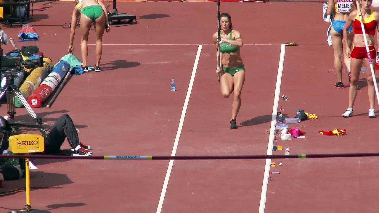 Wonderful Revealing moment of a gorgeous female pole vaulter (re