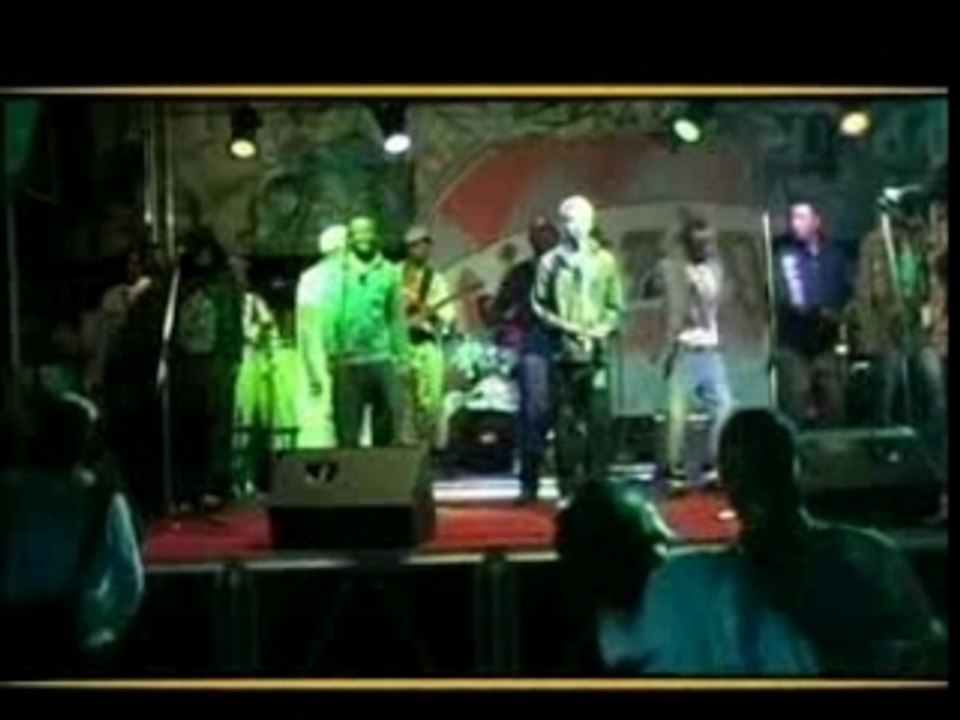 BANA MALONGI chante Fidele de Castro