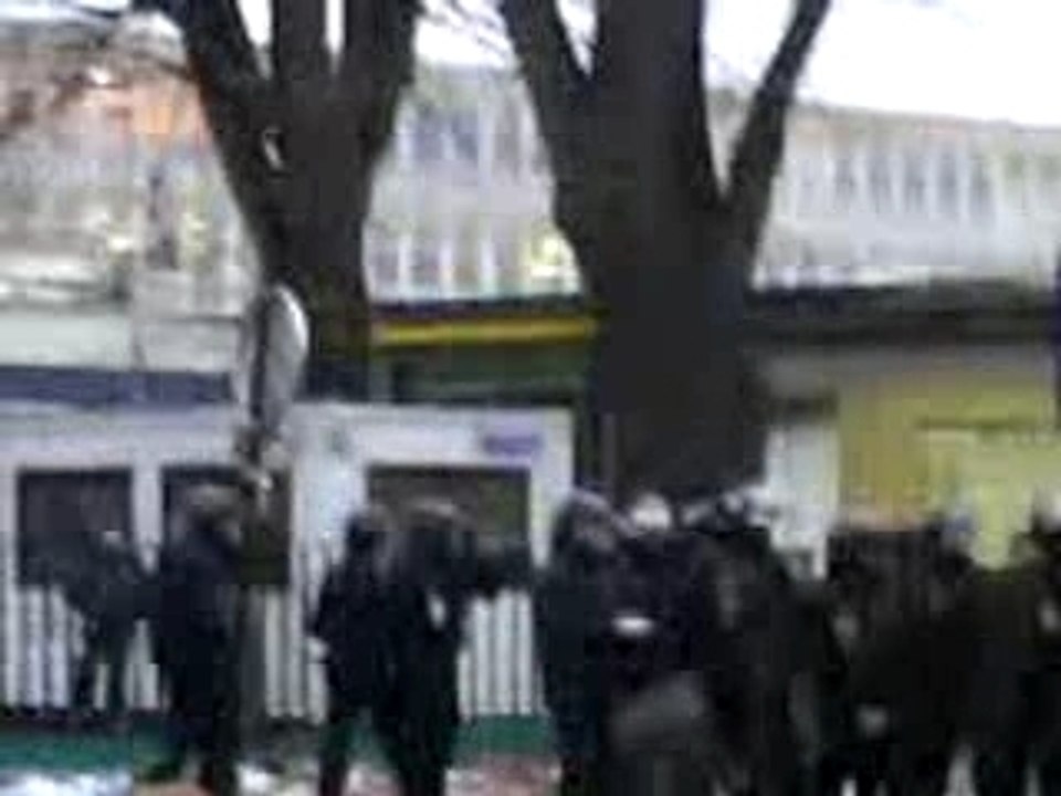 CRS devant le lycée pasteur 2
