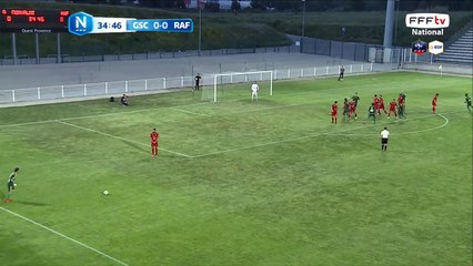 Coup franc très bien frappé mais BASILIO s'y prend à deux fois.