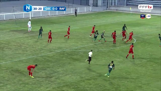 La frappe de GIGLIOTTI passe juste au dessus des buts de basilio.