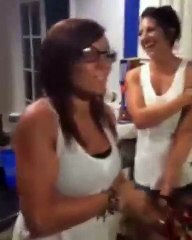 Il va se coincer la tête dans un arc... WTF???