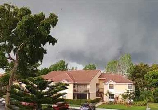 Tornado Sweeps Through Coral Springs, Florida, Accompanied by Intense Rain