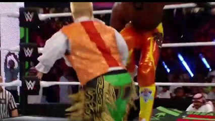Hornswoggle slams Kofi Kingston with a Samoan Drop- Greatest Royal Rumble