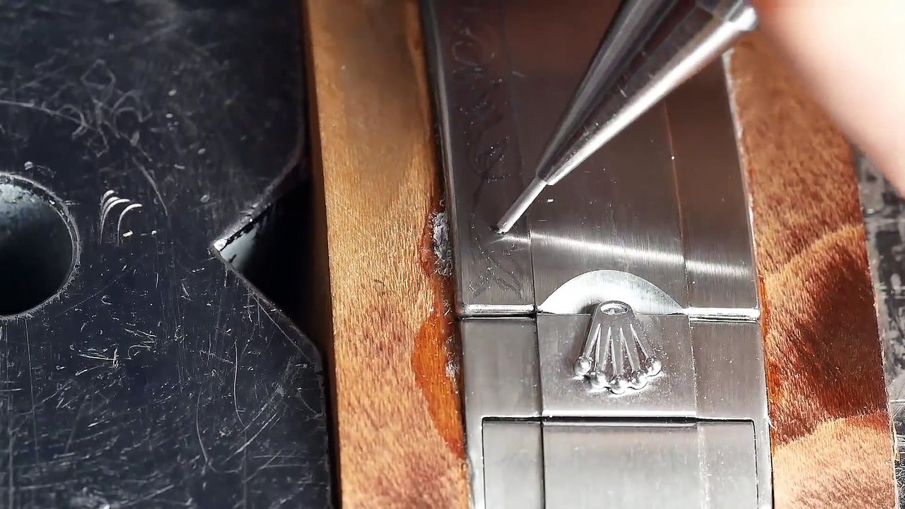 Rolex Submariner fully hand engraved by Bram Ramon