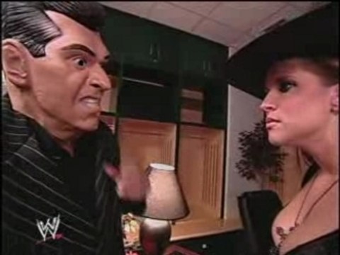 Eric Bischoff & Stephanie McMahon kiss on Smackdown!