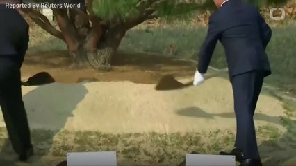 Korean Leaders Embrace for Peace Along Border